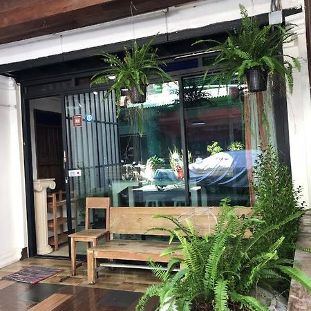 Lanna Hostel Chiang Mai Bagian luar foto