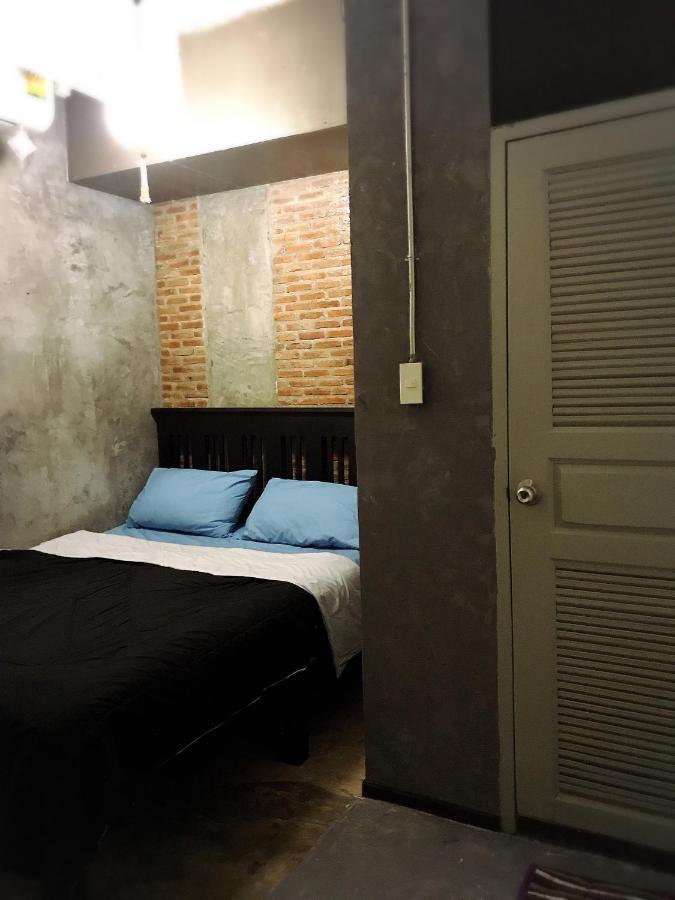 Lanna Hostel Chiang Mai Bagian luar foto
