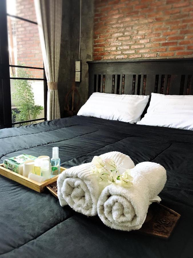 Lanna Hostel Chiang Mai Bagian luar foto