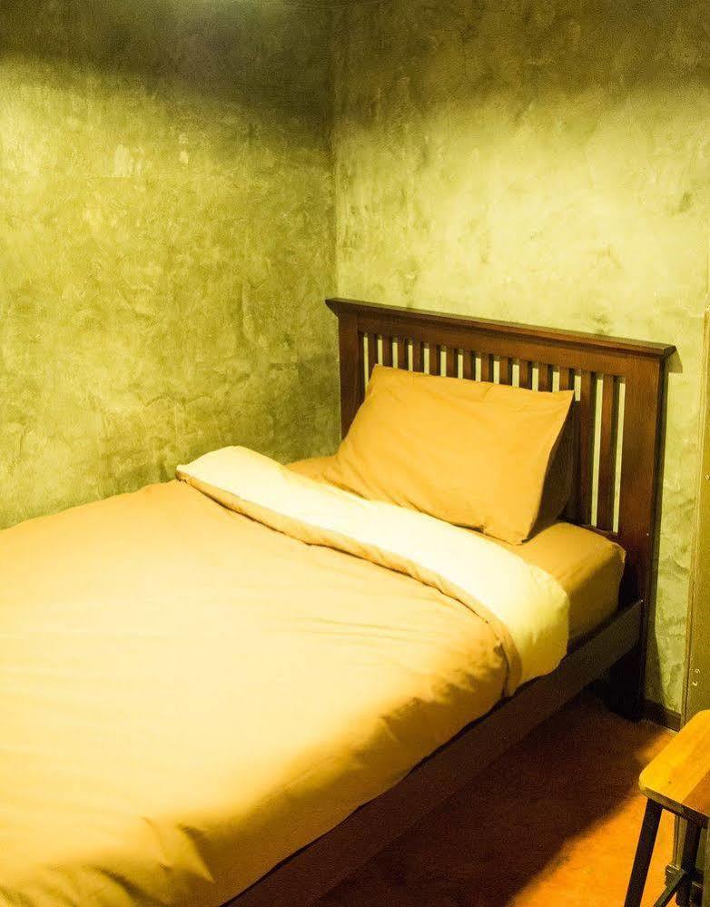 Lanna Hostel Chiang Mai Bagian luar foto