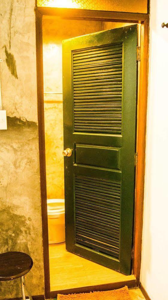 Lanna Hostel Chiang Mai Bagian luar foto