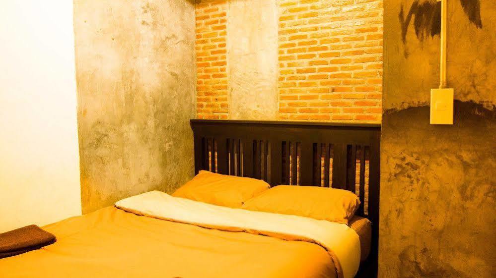 Lanna Hostel Chiang Mai Bagian luar foto
