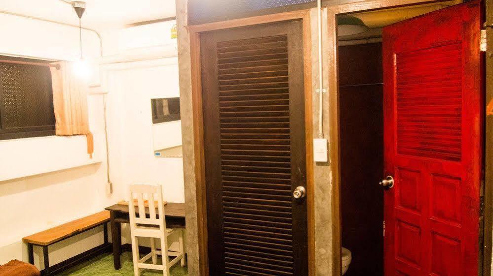 Lanna Hostel Chiang Mai Bagian luar foto