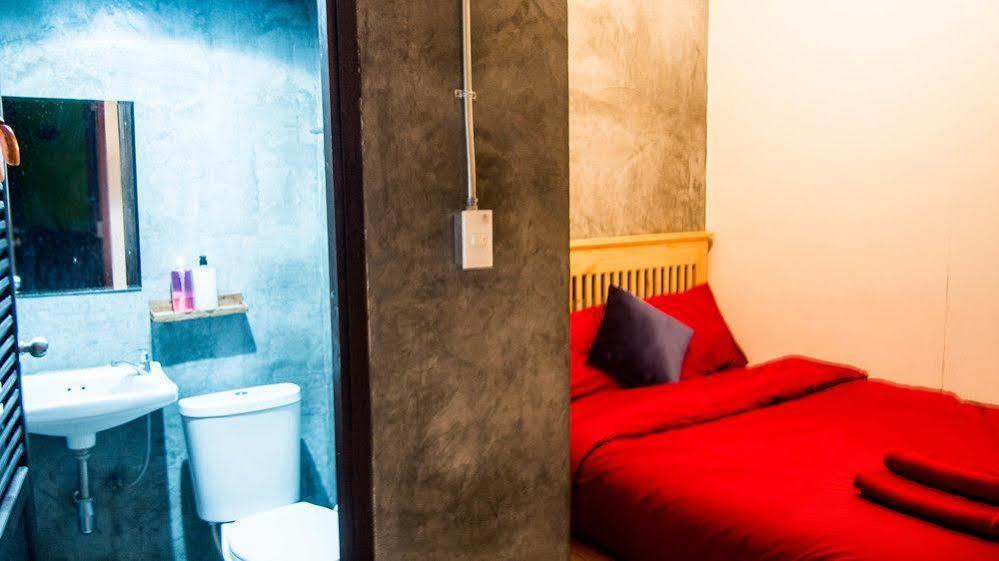 Lanna Hostel Chiang Mai Bagian luar foto