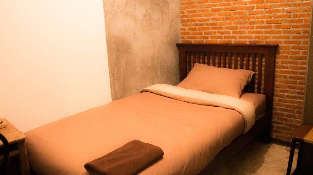 Lanna Hostel Chiang Mai Bagian luar foto