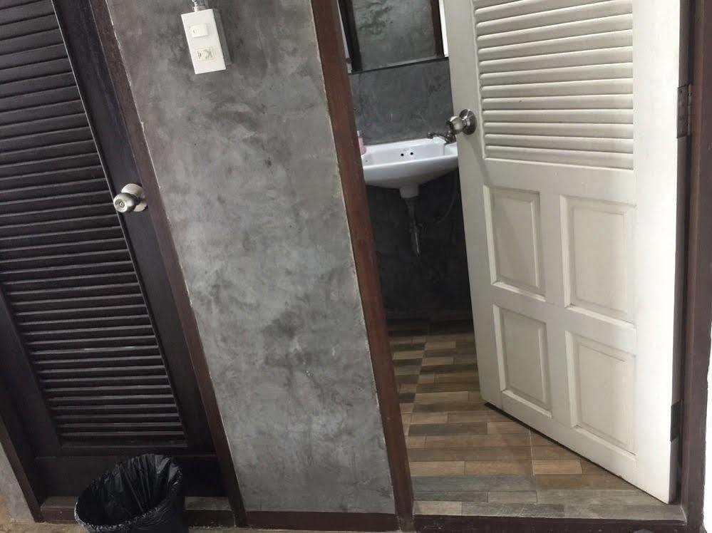 Lanna Hostel Chiang Mai Bagian luar foto