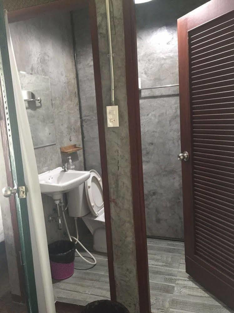Lanna Hostel Chiang Mai Bagian luar foto