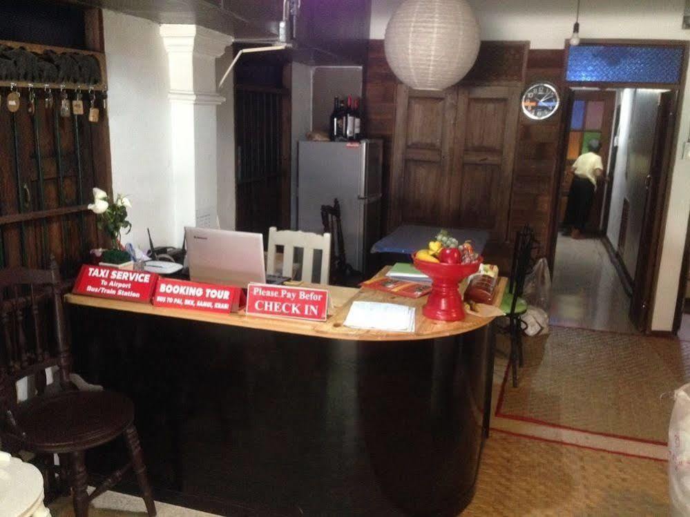 Lanna Hostel Chiang Mai Bagian luar foto