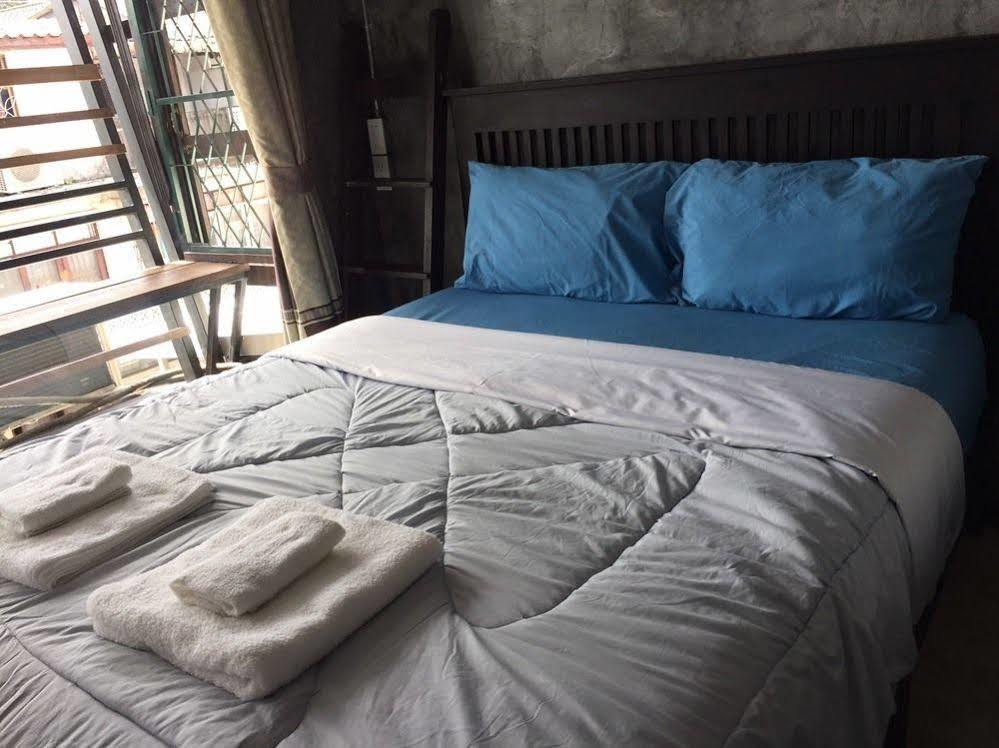 Lanna Hostel Chiang Mai Bagian luar foto