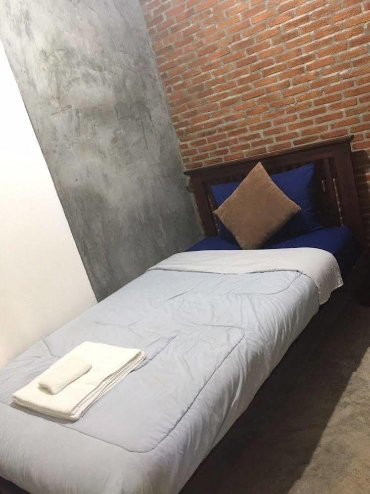Lanna Hostel Chiang Mai Bagian luar foto