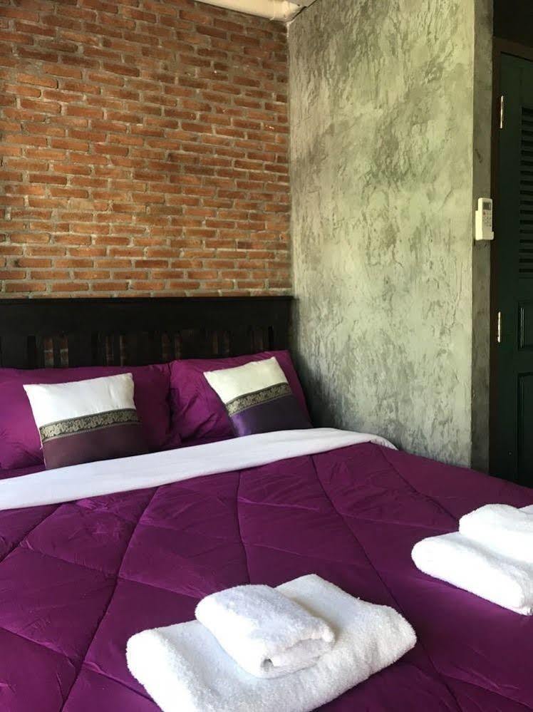 Lanna Hostel Chiang Mai Bagian luar foto