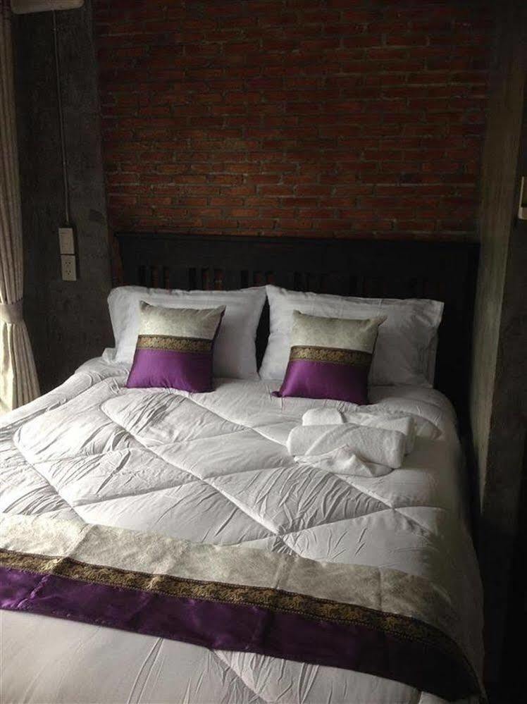 Lanna Hostel Chiang Mai Bagian luar foto