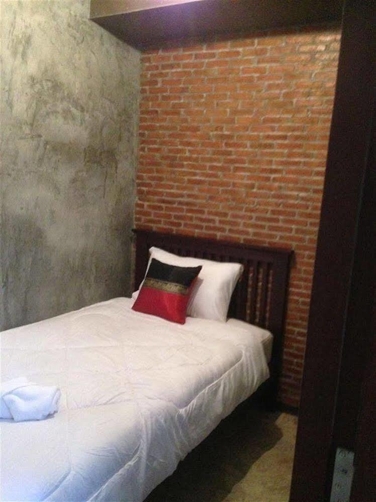 Lanna Hostel Chiang Mai Bagian luar foto
