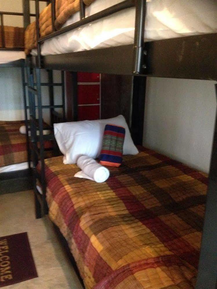 Lanna Hostel Chiang Mai Bagian luar foto